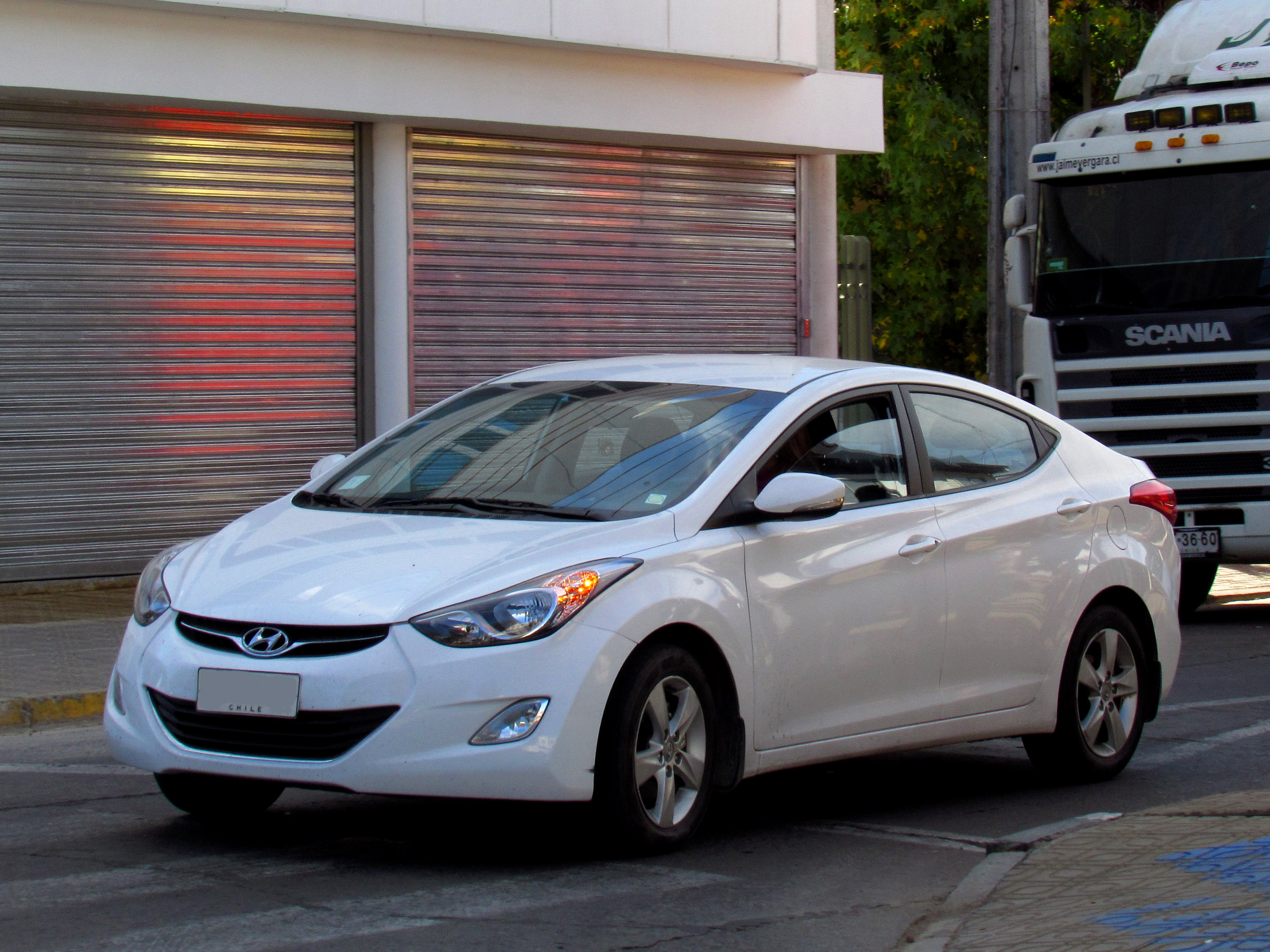 White Elantra 2012